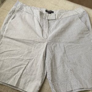 British Khaki seersucker Bermuda short